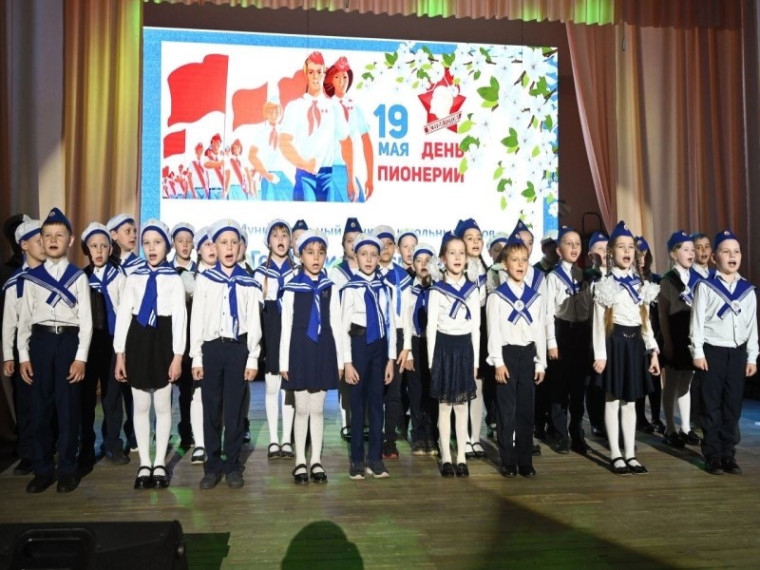 егодня состоялся муниципальный конкурс школьных хоров "Голос пионерских лет"..