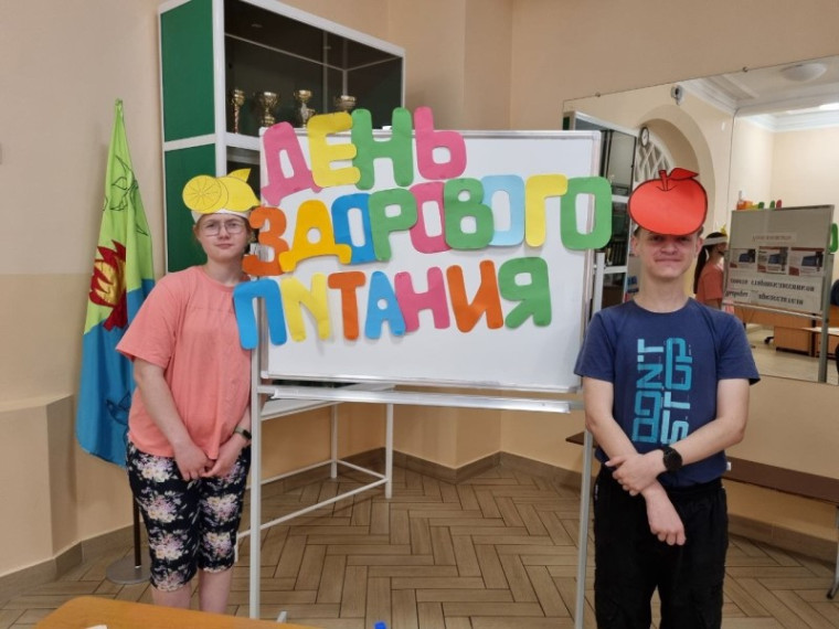 Сегодня день в нашем лагере традиционно начался с утренней зарядки....